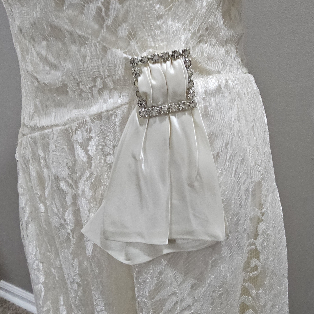 Vintage Wedding Dress - Picture 3 of 8
